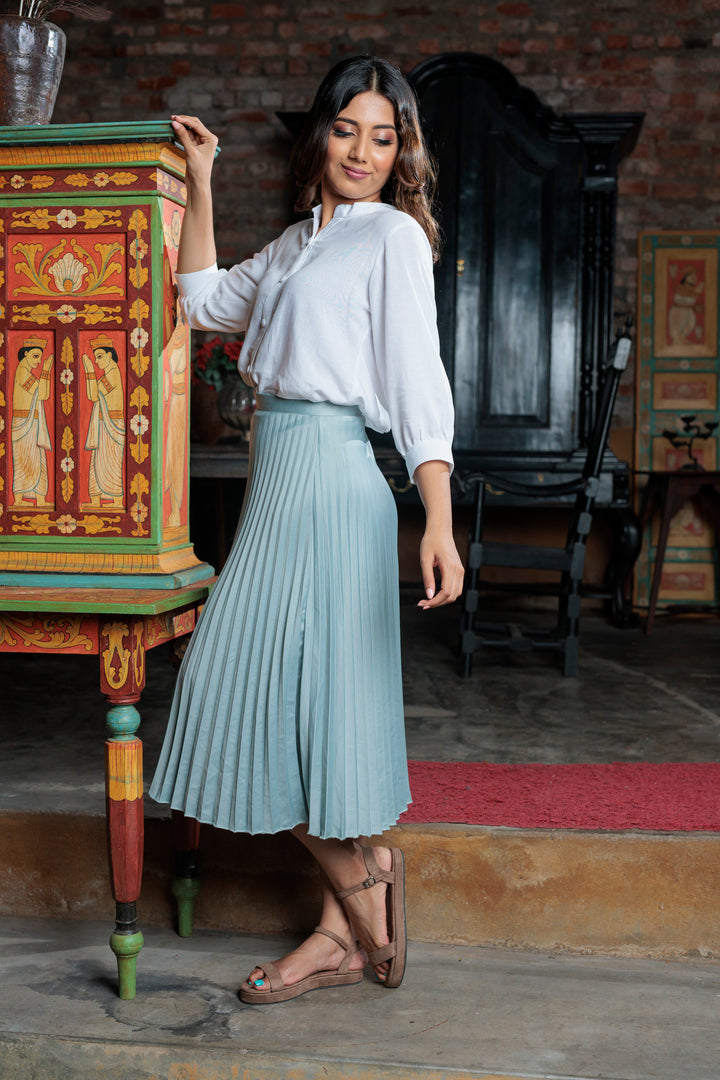 Women’s linen shirt blouse, side view